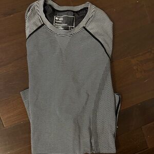 Seamless long sleeve underscrub shirt, black and white stripped